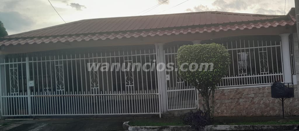 300 US$ - Porton frontal, puerta peatonal y ventanal de hierro
