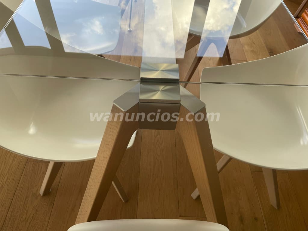 18.000 Quetzales - Vendo mesa de comedor Marca Pianta en muy buen Estado (Guatemala)
