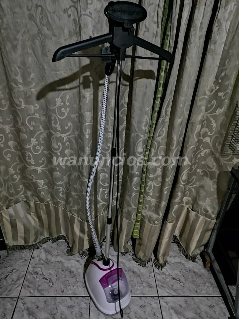 22.000 Colones - Plancha Vapor Vertical con Ruedas / Excelente estado (San Joaquín de Flores)