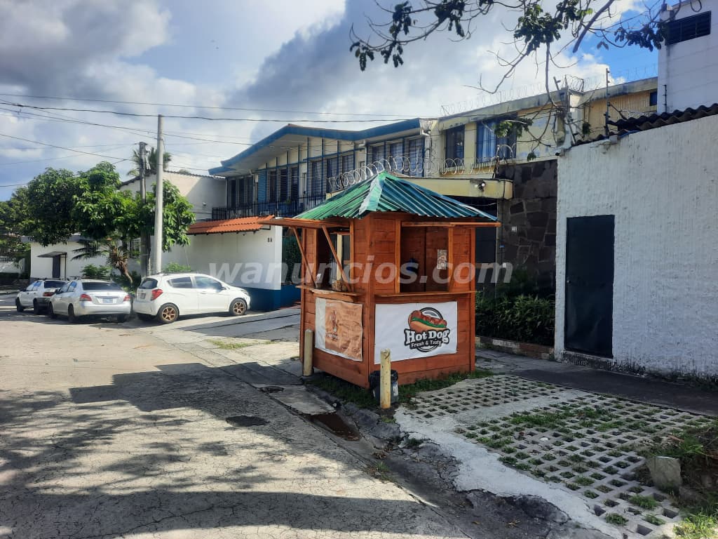 1.500 US$ - Se Vende Kiosko de Madera Resistente, 1.74 m x 2.03 m (San salvador) 2