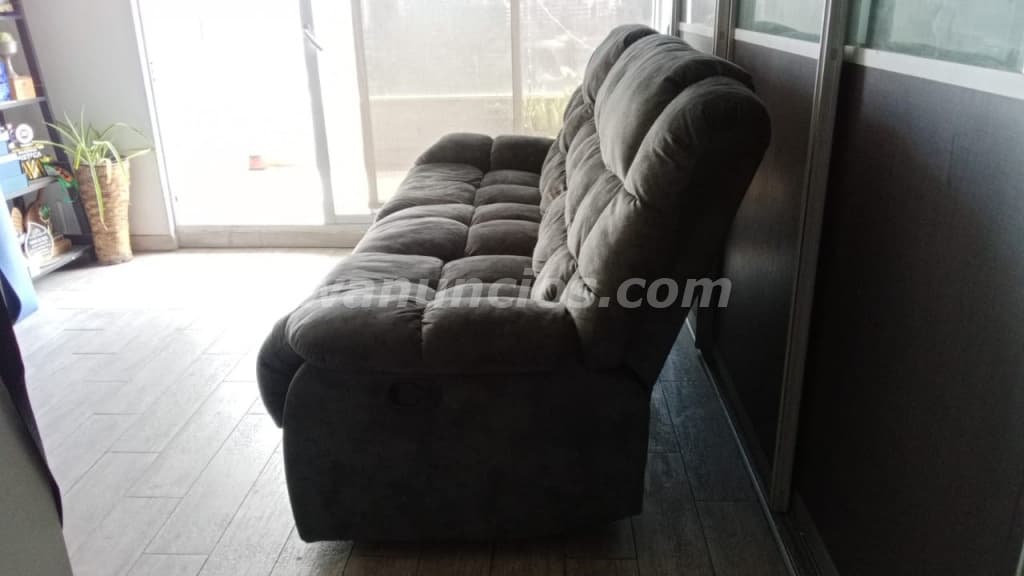 230.000 Pesos - LINDO SOFA DE TRES CUERPOS RECLINABLE PARA ARMADO DE DOS CAMAS INDIVIDUALES (LAS CON 2