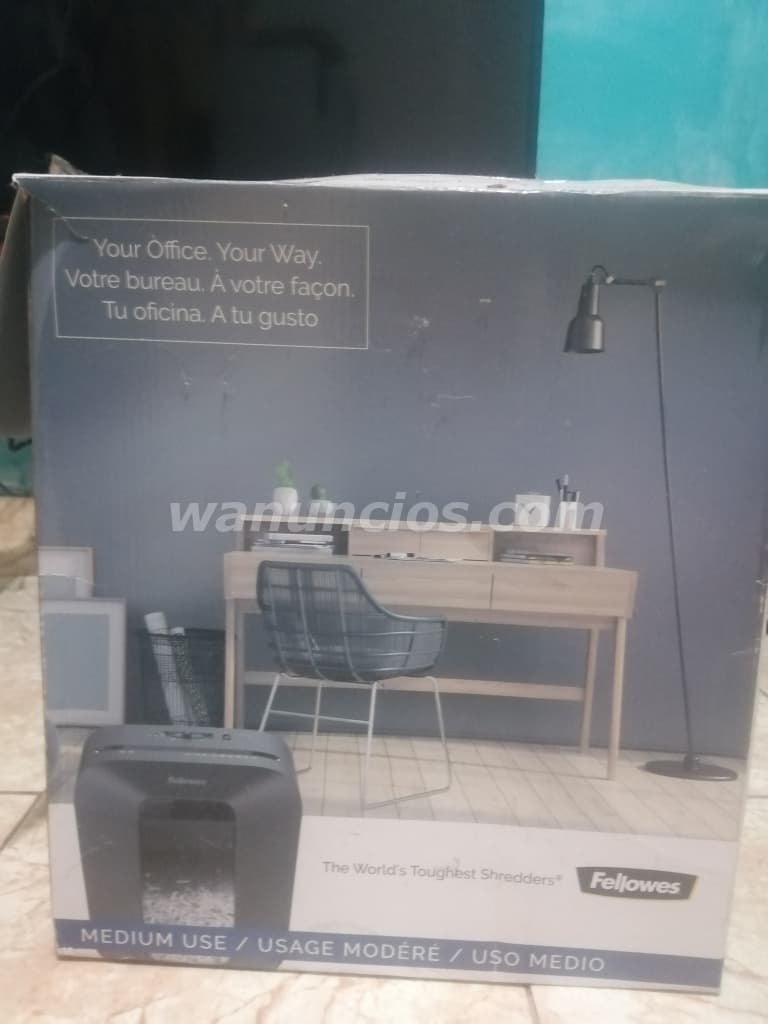 60 Balboas - GANGA! MÁQUINA TRITURADORA DE PAPEL Y TARJETAS CON POCO USO A PRECIO IMPERDIBLE (Panama 2