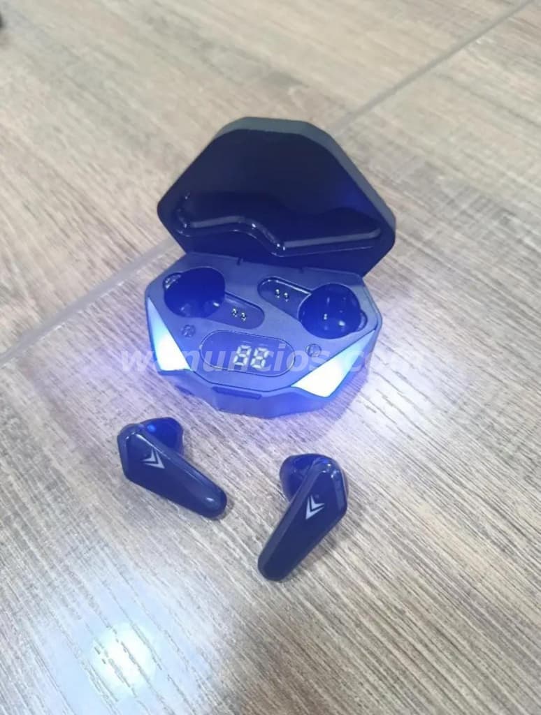 250 Lempiras - Audífonos gamer NUEVOS 250 LPS luces LED (San Pedro Sula Satélite)