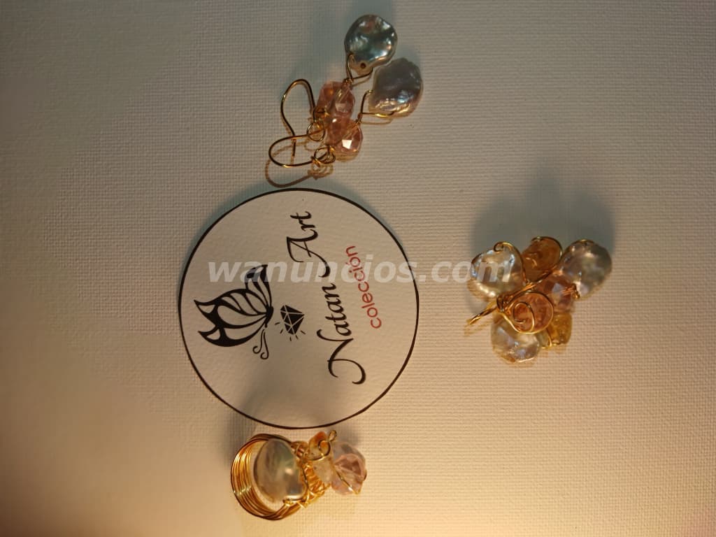 50 US$ - Tengo joyas en bisuteria y pinturas en acriílico. (Panamá)