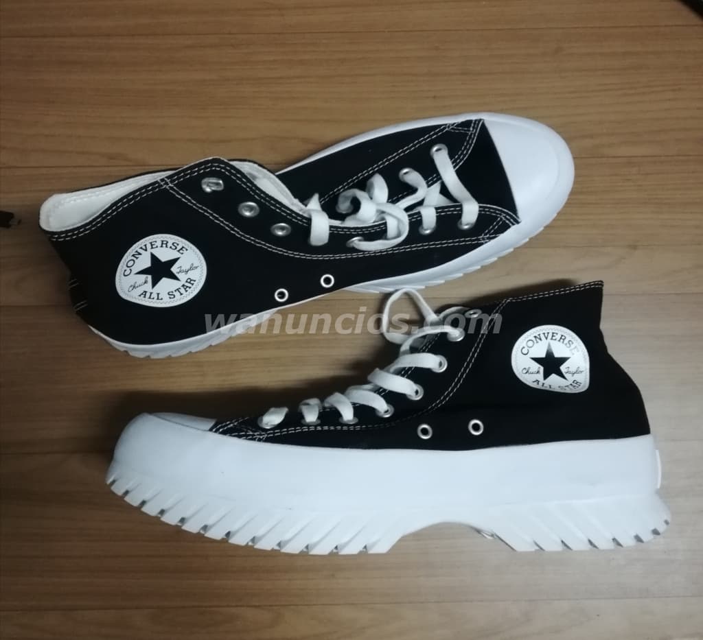 45 US$ - Se vende tennis converse color negro y un par de botas negras de piel