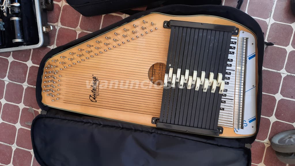Vendo Trompeta,Arpa,Clarinete y Pianola en La Habana 2