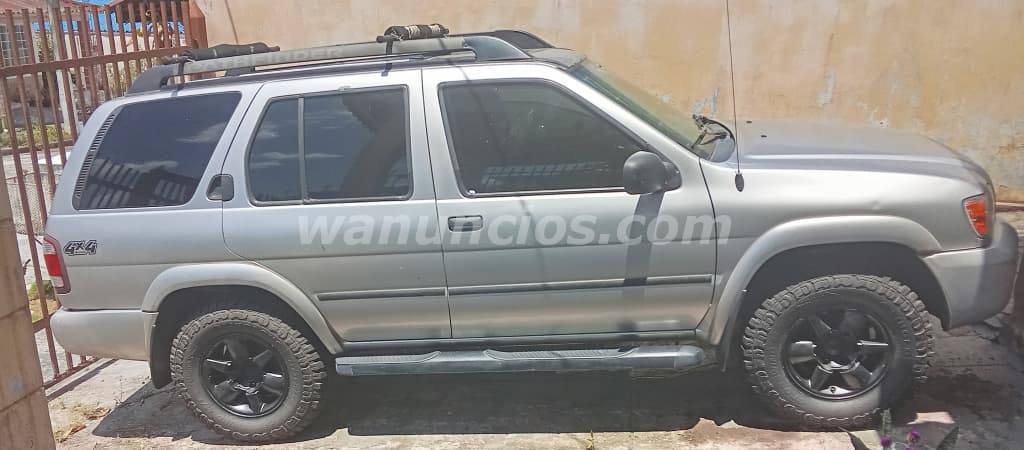 Se Vende piezas y accsesorios nissan pathfinder 2002