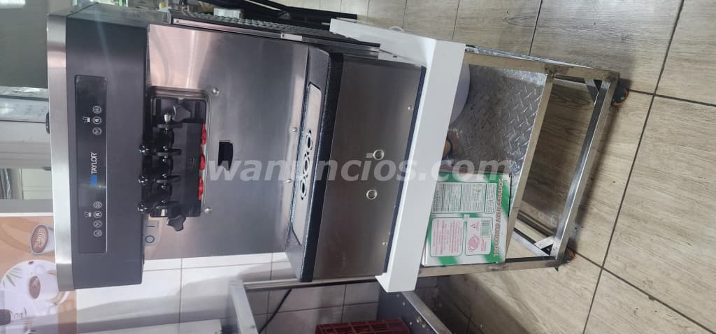 10.250 US$ - Vendo máquina TAYLOR para hacer Helado Suave (Heredia)
