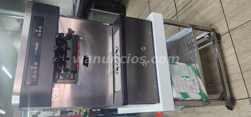 10.250 US$ - Vendo máquina TAYLOR para hacer Helado Suave (Heredia) 2