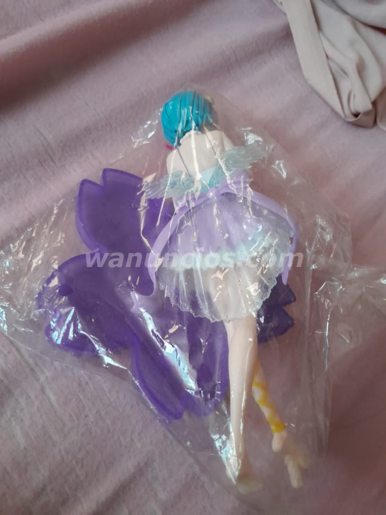 200 Córdobas - Figura de rem nueva con su base flor morada (Cuidad jardin) 3