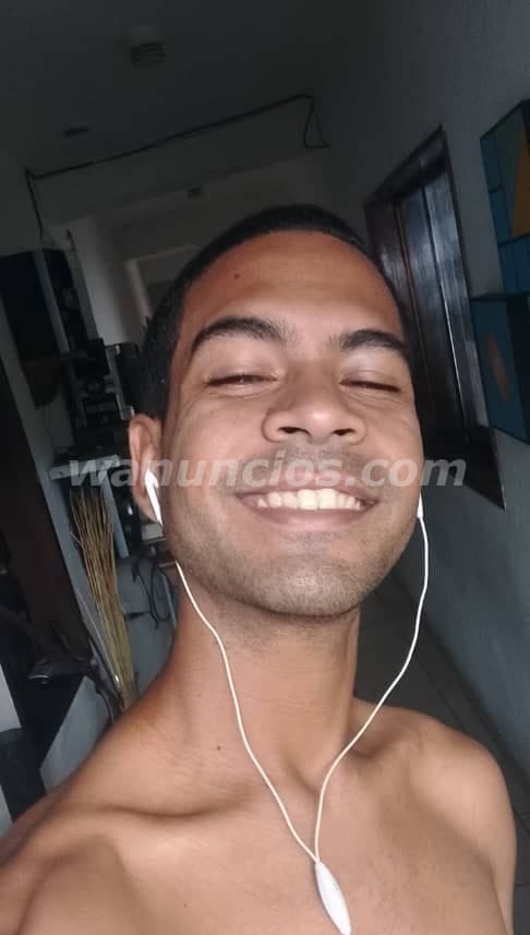 Chico Moreno vergón. Vengo a complacerte de todas las maneras posibles (Caracas)