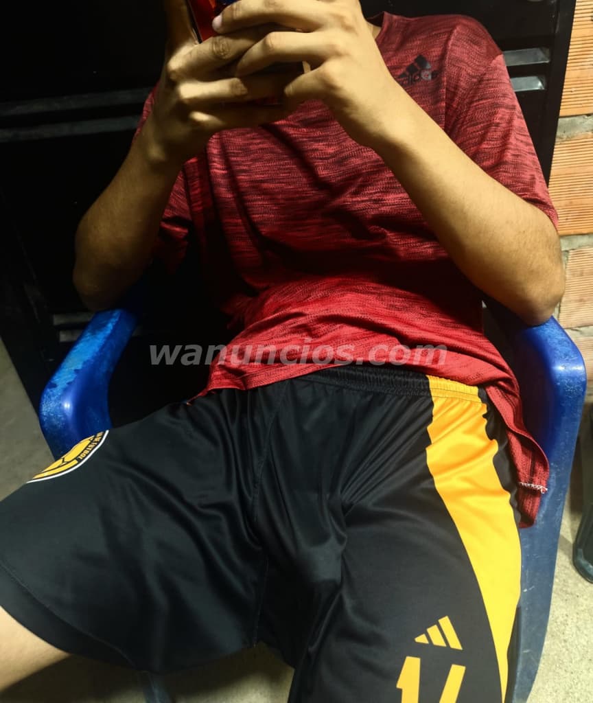 Joven de 18 complaciente y atrevido real 2