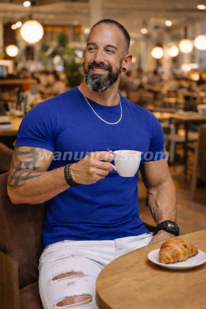 "Soy un acompañante exclusivo" vip tengo lugar (La blanqueada) 2