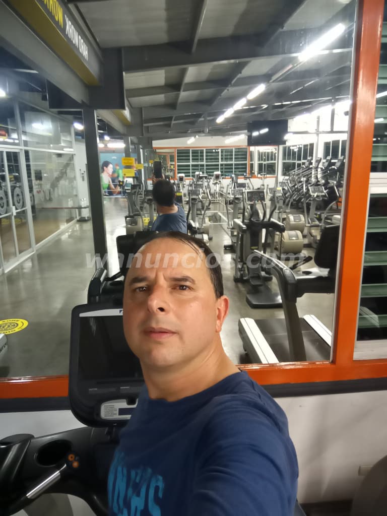 Hola me gustaría llegar a conocer a una mujer soltera