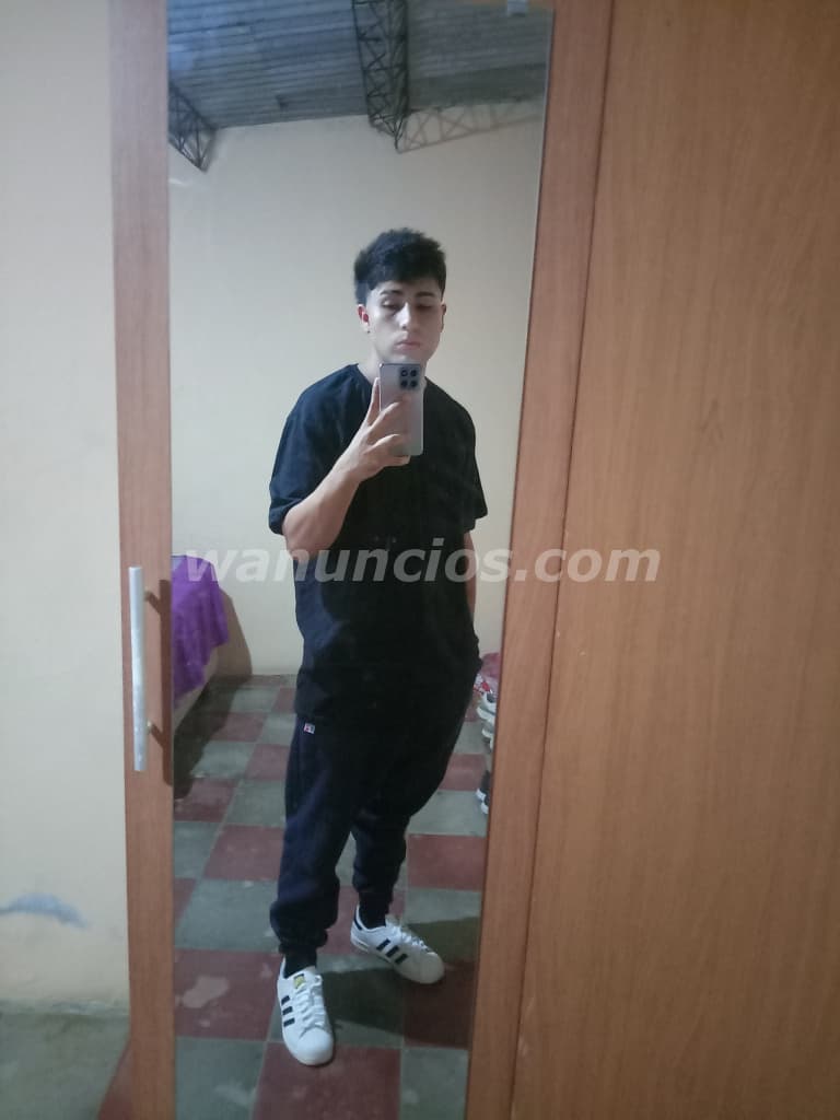 Busca chica venezolana dispuesta a tener una relación con un chico de 24 años 2