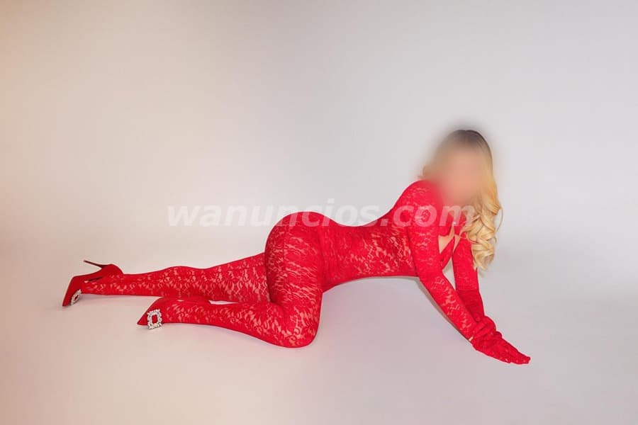 Una mujer preciosa piel llamativa con estilo unico (CENTRO) 5