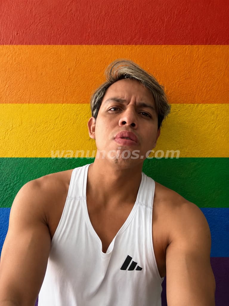 Profesional, masculino por descubrir el mundo. Espero poder chat 0997397042 (Guayaquil)