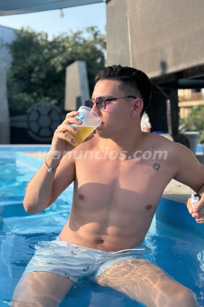 DOS CHICOS VERSÁTILES EXTRANJEROS, SERVICIO PREMIUM (ESCALÓN) 3
