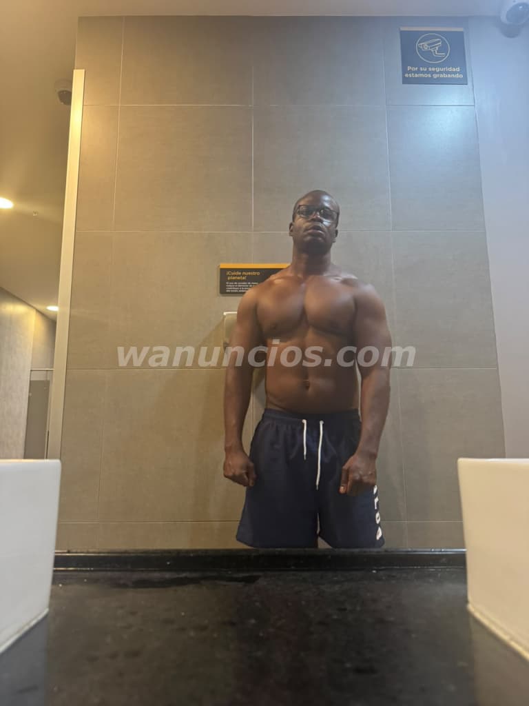 Morrno vergo lleno de leche buen servicio disponible con auto para ir push (Panama centro) 3