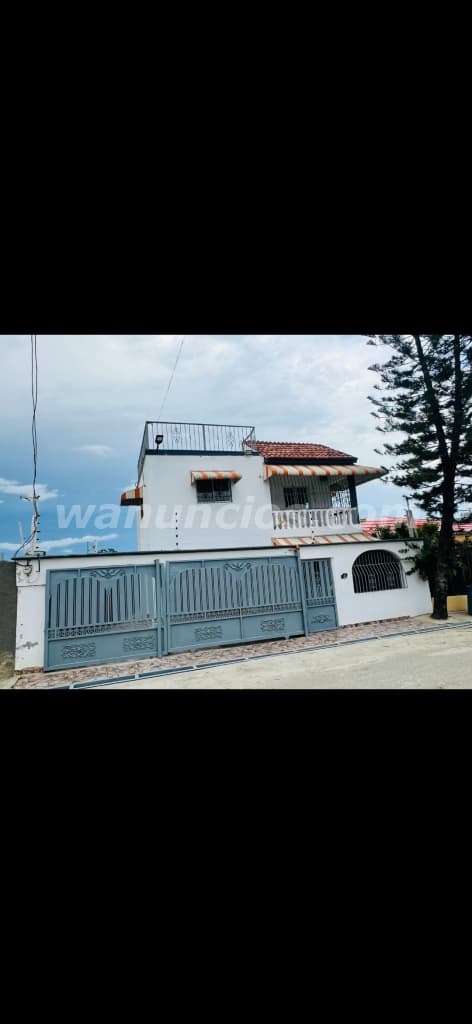 8.900.000 Pesos - Se vende casa de 2 niveles proximo al km 9 Charles con Mella, SDE