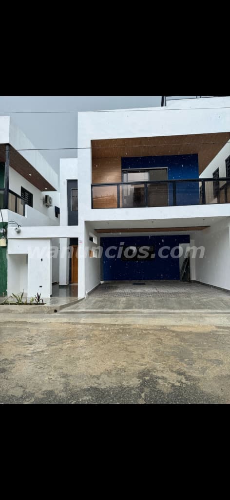210.000 US$ - Se vende casa con Jacuzzi, dn Sto. Dgo. Este.