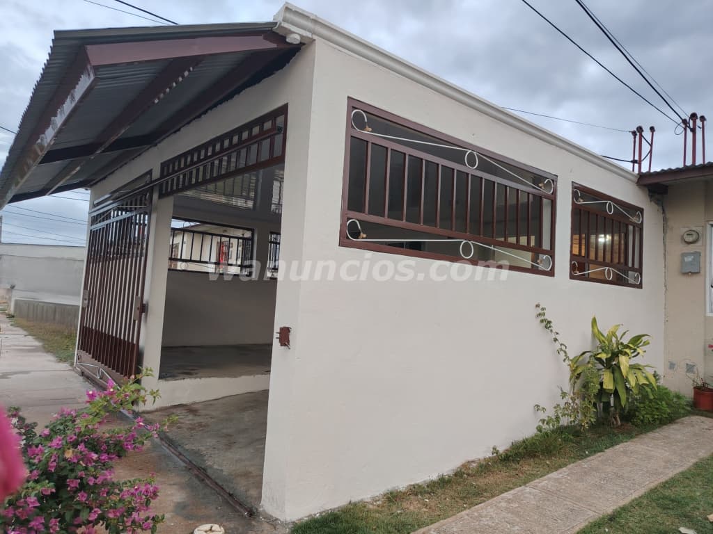 450 US$ - SE ALQUILA CASA AMOBLADA EN MONTEMADERO RES. VIÑEDO (Este de la ciudad)