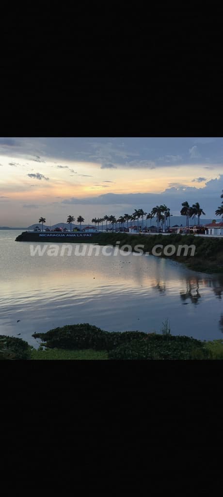 Foreigner visiting Nicaragua takes advantage (Plaza Inter)