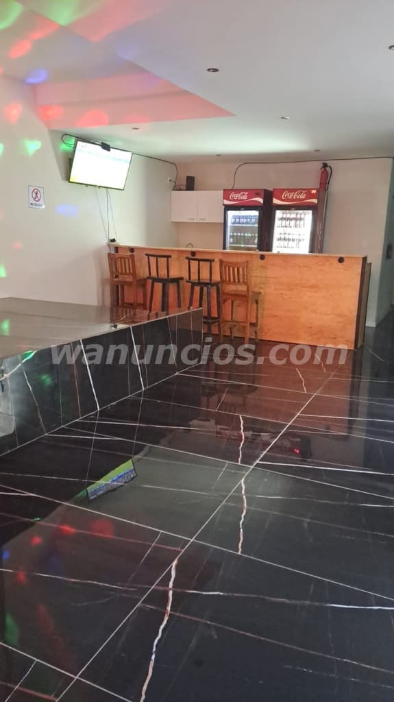 Se buscan chicas mayores de 18 años para trabajar (Lourdes)