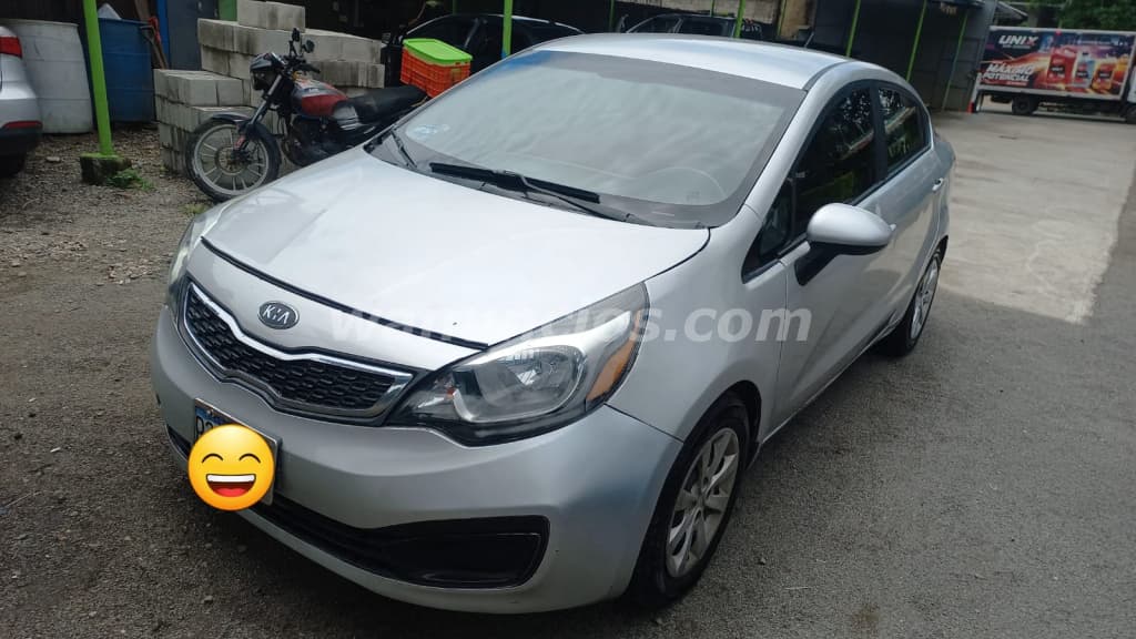 6.000 US$ - VENTA de KIA RIO 2014 (SOLO ALREDEDORES DE SANTA ANA) PREGUNTE (Santa Ana)