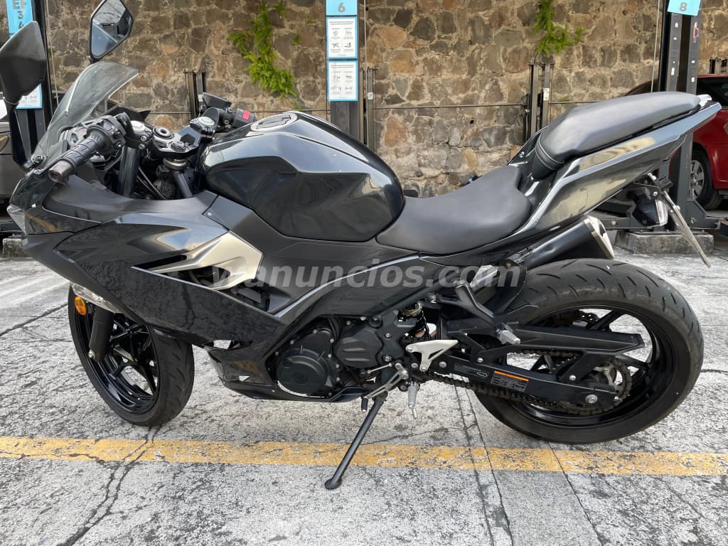 4.500 US$ - Kawasaki Ninja 400 2022 En excelente estado Lista para rodar (San Salvador)