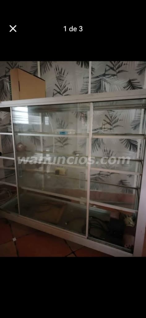 220 Balboas - Mueble de vidrio con 4 Niveles para accesorios (David - Chiriquí)