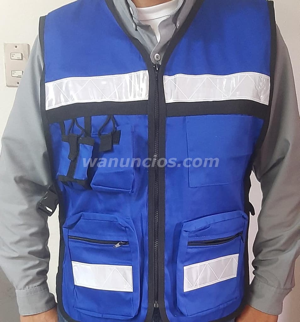 35 US$ - Chaleco estílo Brigadista, ajustable a toda talla, en varios colores.