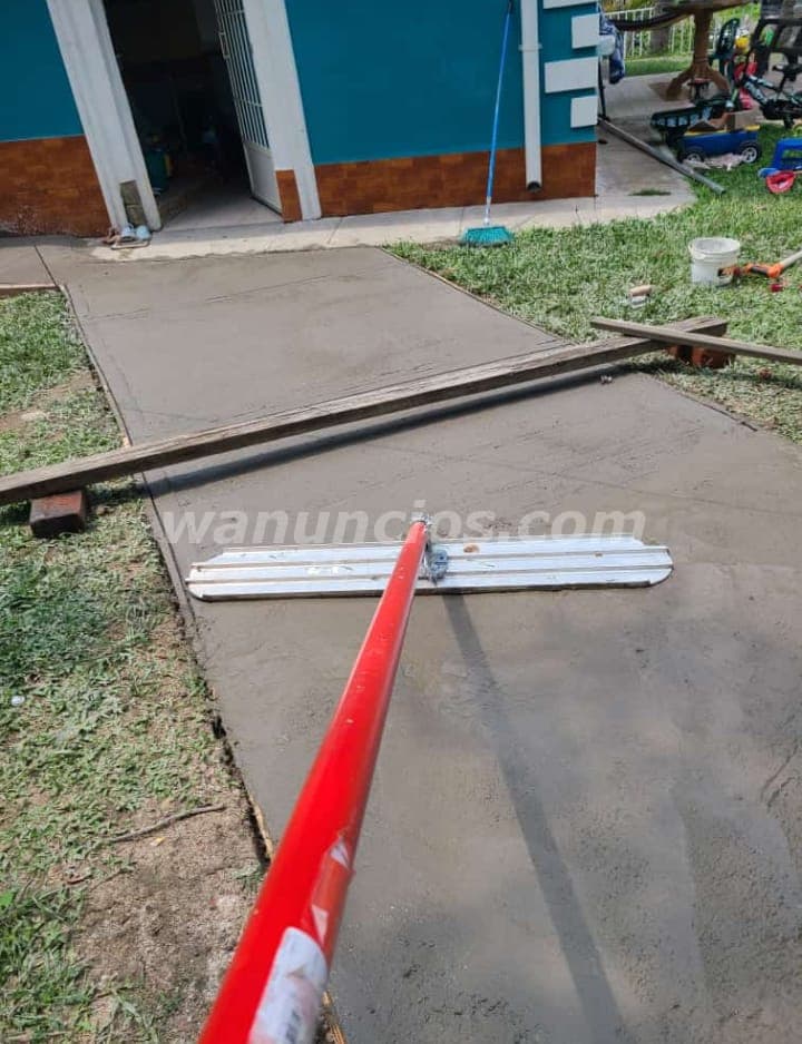 333 US$ - Llanas Toro de Magnesio 36 Pulg. MARSHALLTOWN USA. extremos redondeados. (San Salvador)