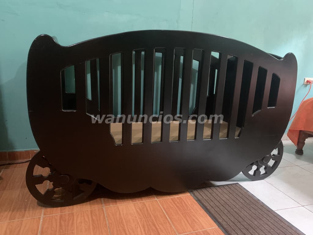 150 US$ - Se vende cuna de madera con colchón incluido (Alanje)