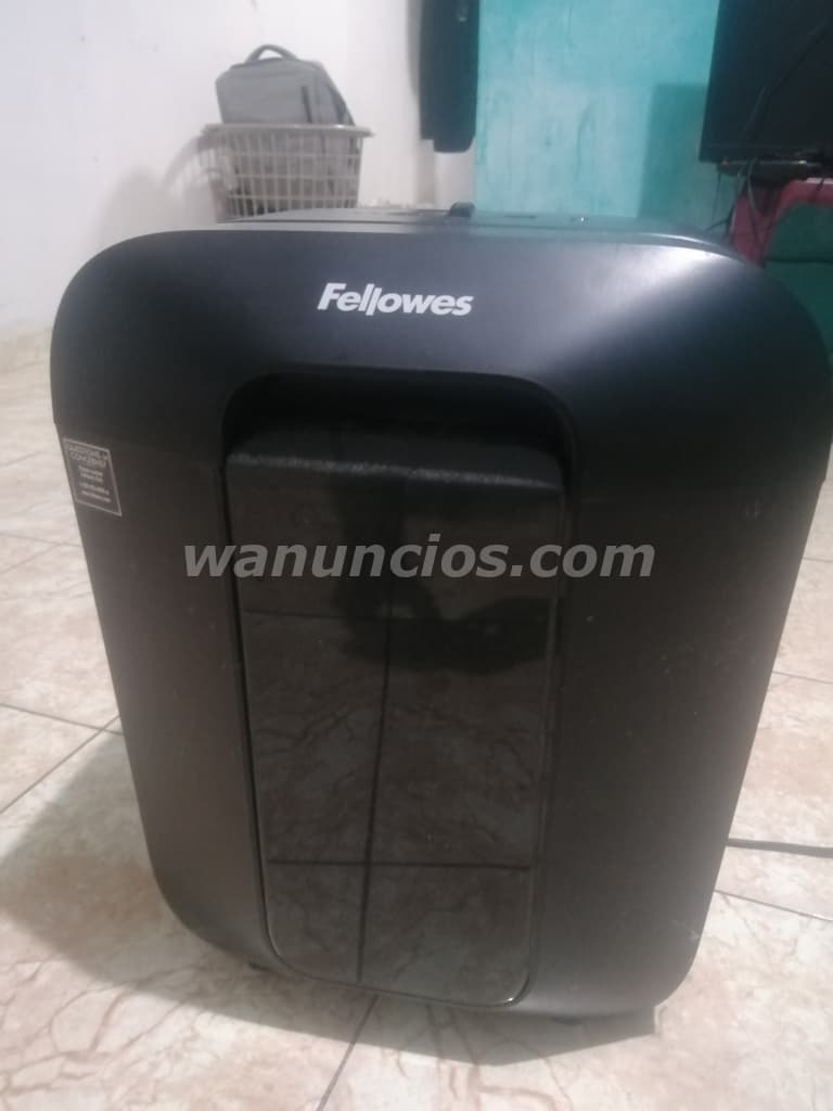 60 Balboas - GANGA! MÁQUINA TRITURADORA DE PAPEL Y TARJETAS CON POCO USO A PRECIO IMPERDIBLE (Panama