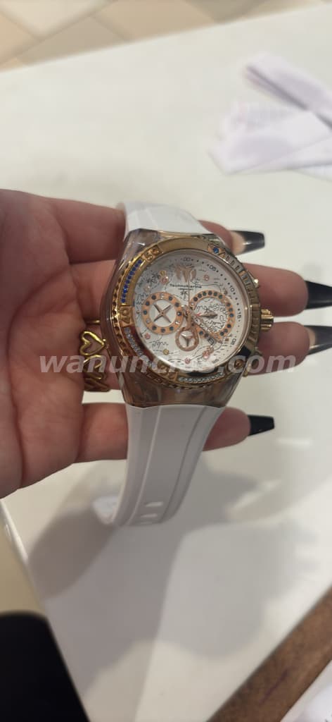 180 US$ - Technomarine Mujer blanco falta de uso puedo bregar el precio (area metro)
