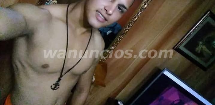 Chico de piel clara lindos ojos y 22 cm de verga (Tláhuac)